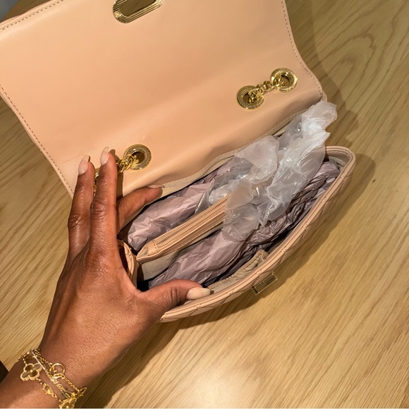 Elegant Quilted Tan Handbag - Picture 2 of 2